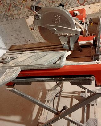 taglia mattonelle ad acqua Husqvarna TS 60
