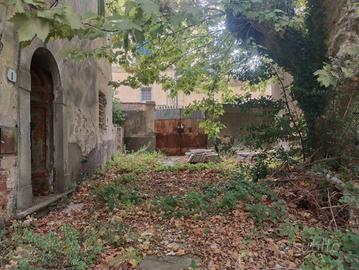 Rustico / Casale di 1530 m² con più di 5 locali e 