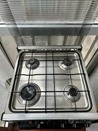 Fornello a gas con forno