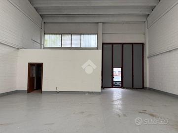 CAPANNONE A TREZZANO SUL NAVIGLIO