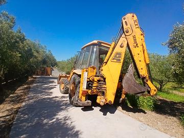 escavatore jcb
