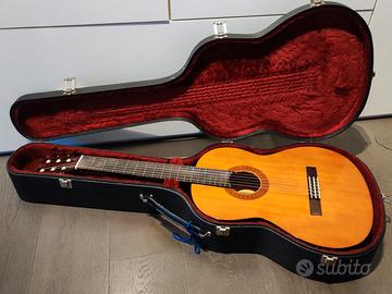 Chitarra classica Yamaha C-40 con custodia rigida