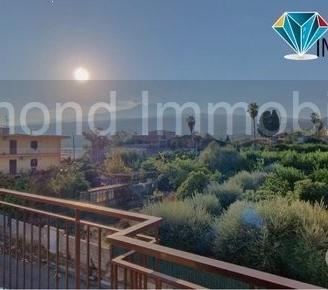 Appartamento con garage a fiumefreddo di sicilia
