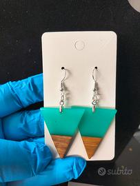 orecchini a forma triangolare resina/legno 