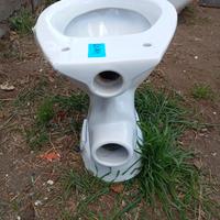 Water con scarico a parete