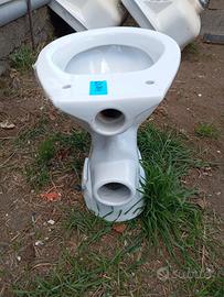 Water con scarico a parete