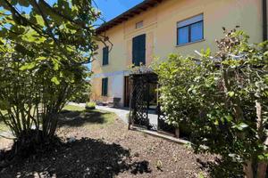 Villa semindipendente con giardino