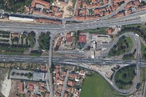 Capannone con piazzale