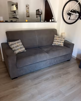Divano letto grigio – 2 posti