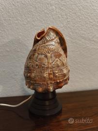 Lampada Vintage Conchiglia Intagliata a Cammeo