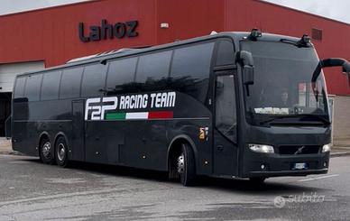 Volvo bus +garage