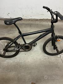 BMX in discrete condizioni – ideale per ragazzi