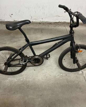 BMX in discrete condizioni – ideale per ragazzi