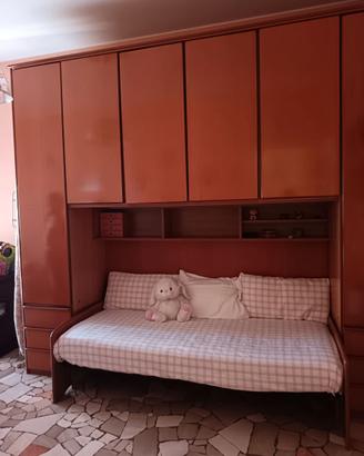Cameretta a ponte in legno