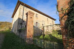 Rustico / Casale di 550 m² con 5 locali a Reggello