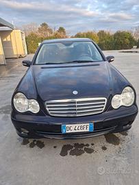 Mercedes 220 Diesel (2006) – Clima, Retrocamera