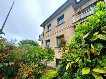 Villa di 350 m² con più di 5 locali e box auto dop