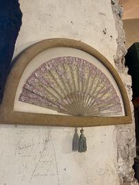 Ventaglio antico con teca