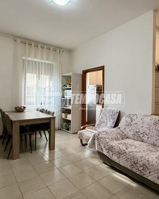 AMPIO TRILOCALE CON BALCONE IN PIENO CENTRO