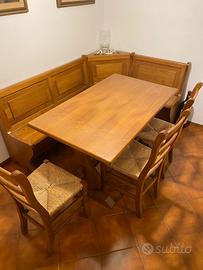 Panca angolare + tavolo e sedie
