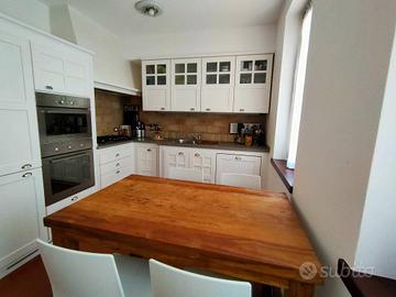 Casa indipendente di 145 m² con 2 locali e box aut