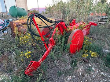 Aratro bivomere trainato angeloni