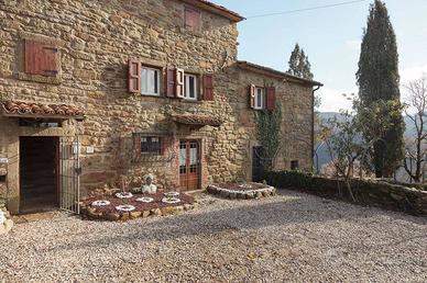 Rustico / Casale di 220 m² con 4 locali e posto au