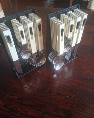 servizi posate da 24 l'uno con supporto nero,inox 