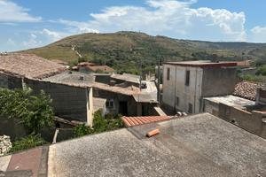 Casa indipendente nel centro storico di Baressa