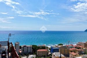 MONOLOCALE A ALASSIO