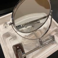 Specchio estensibile per trucco.