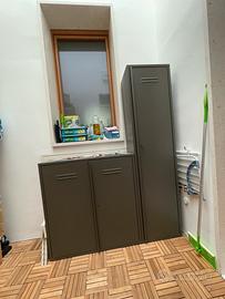 Armadietti in metallo chiuso