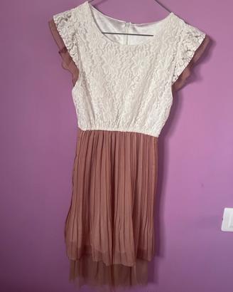 Abito corto elegante pizzo e tulle