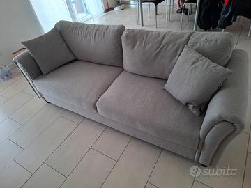 divano grigio