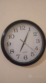 Orologio nero da parete