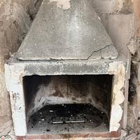 Caminetto in cemento refrattario.