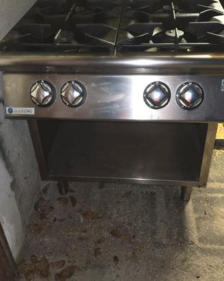 cucina a gas 4 fuochi  professionale 