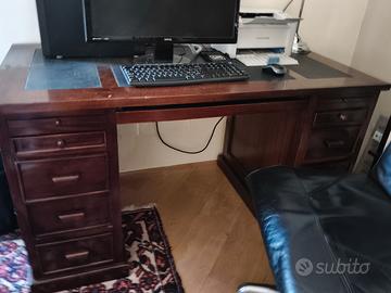 Scrivania in legno massello stile classico