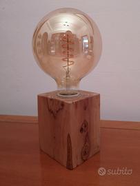 Lampada da tavolo in legno di ulivo