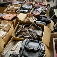 Stock box borse firmate second hand bag mk guess