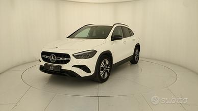 MERCEDES-BENZ GLA 200 d Progressive Advanced Plus