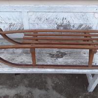 Antica slitta in legno e ferro