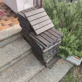 Piastrelle Outsunny in legno colore teak