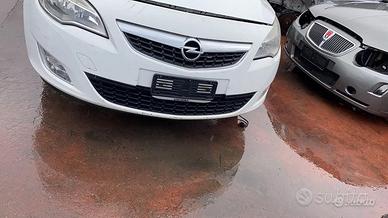 Frontale muso completo Opel Astra J per ricambi