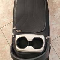 Borsa portaoggetti per sedile posteriore.