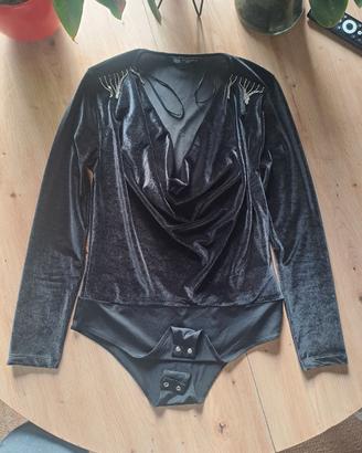 Body in velluto con accessori