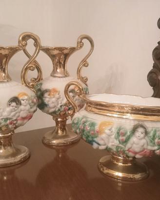 Set 3 pezzi in ceramica stile Capodimonte e putto