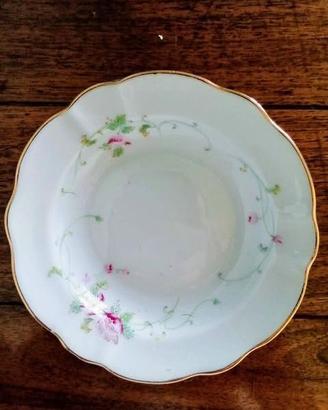 Piattino in porcellana Limoges,Francia. Colore bia