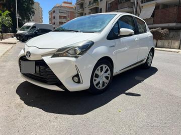 Toyota Yaris Hybrid 5 porte active