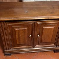 Mobiletto in legno con due ante